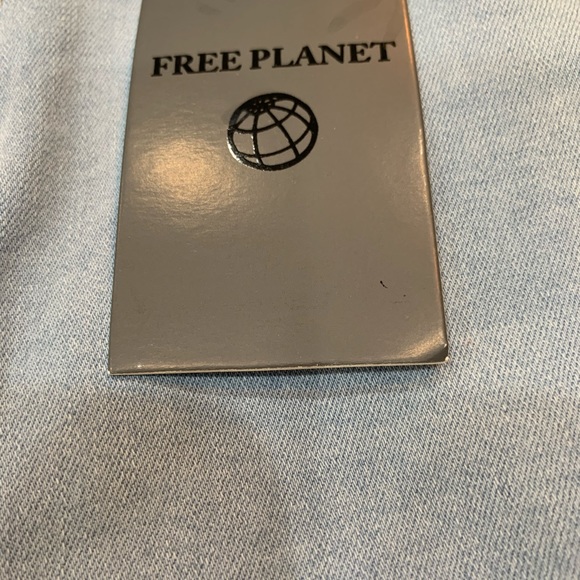 Free Planet Men’s Shorts - Picture 2 of 9